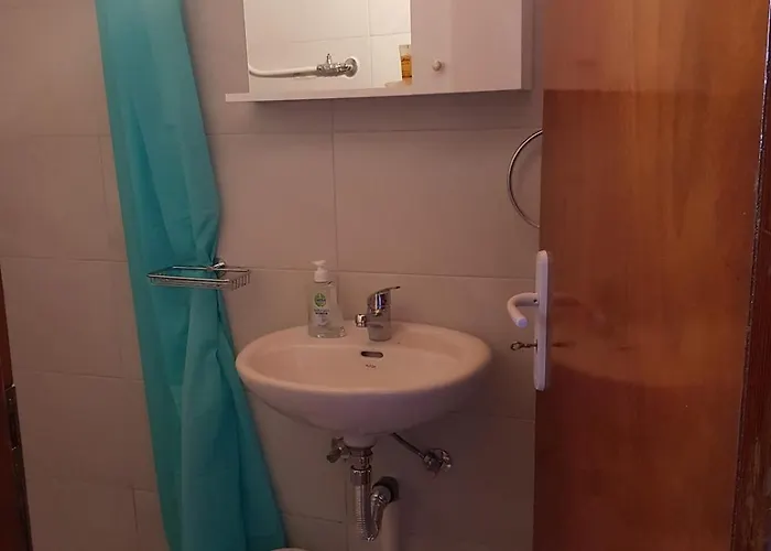 Sunshine Near New Port Of Mykonos *